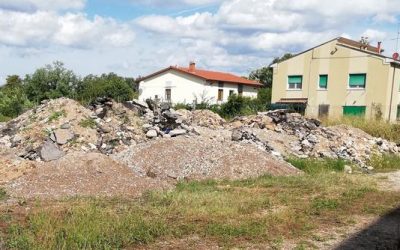 RIFIUTI ILLEGALI A SAN MASSIMO: DOPO UN ANNO SONO ANCORA LÌ